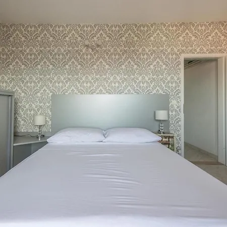 Apartments Ivana-Mira Guest house Okrug Gornji