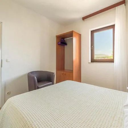 Guest house Apartments Ivana-Mira