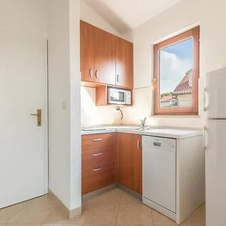 Apartments Ivana-Mira 3* Okrug Gornji