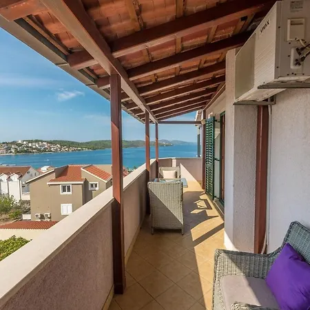 Apartments Ivana-Mira Guest house 3*