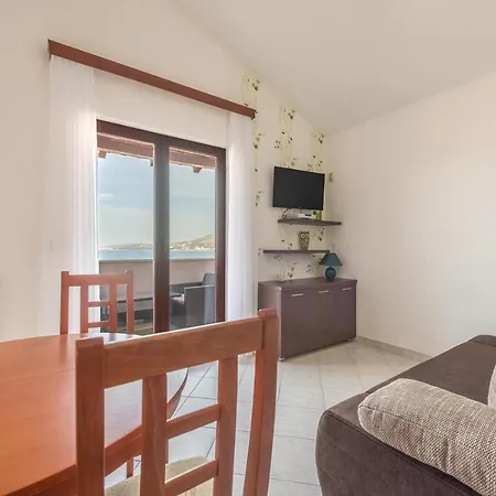 Apartments Ivana-Mira Guest house