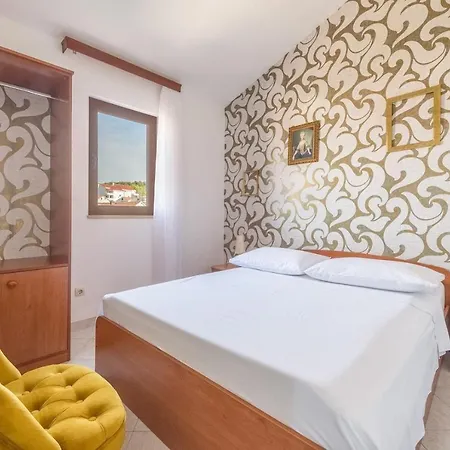 Guest house Apartments Ivana-Mira