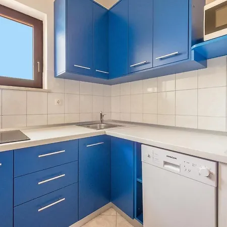 Apartments Ivana-Mira Guest house 3*