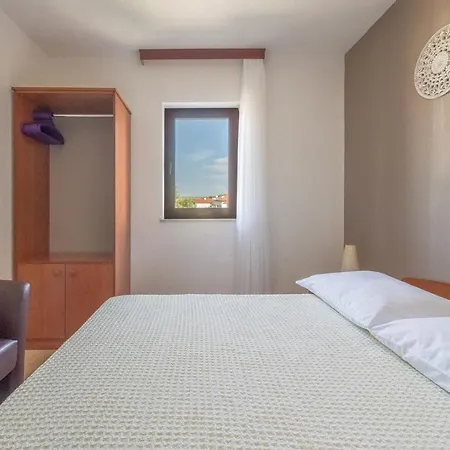 Apartments Ivana-Mira Guest house 3*