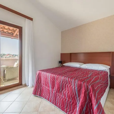 Guest house Apartments Ivana-Mira 3*