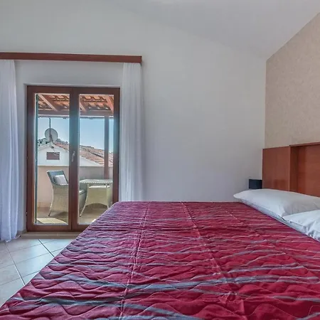 Apartments Ivana-Mira 3* Okrug Gornji