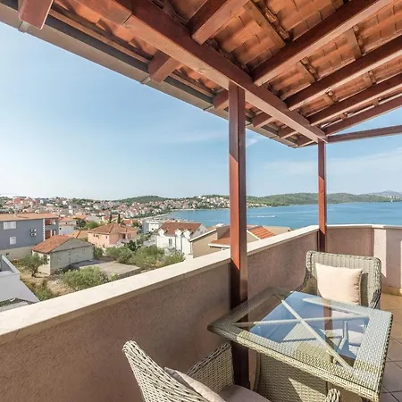 Apartments Ivana-Mira Guest house