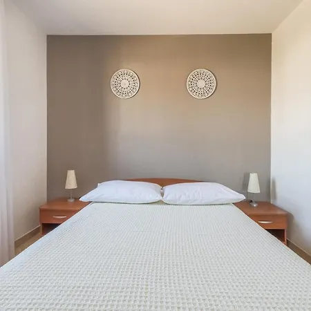 Guest house Apartments Ivana-Mira Okrug Gornji