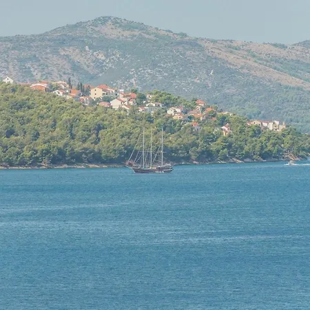Apartments Ivana-Mira Guest house 3*