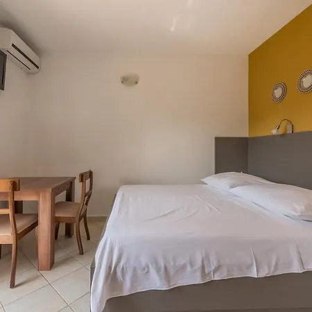 Apartments Ivana-Mira 3* Okrug Gornji