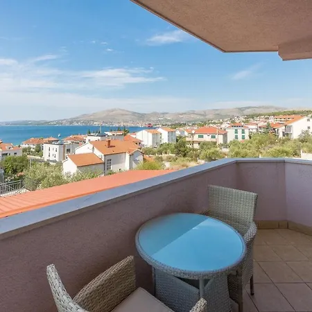 Apartments Ivana-Mira Guest house