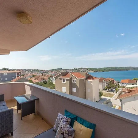 Apartments Ivana-Mira Guest house
