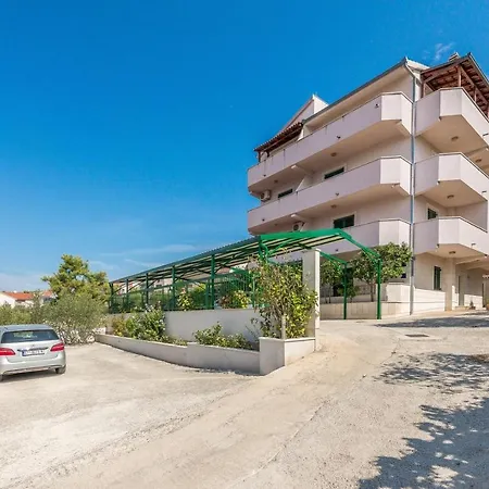 Apartments Ivana-Mira Guest house 3*