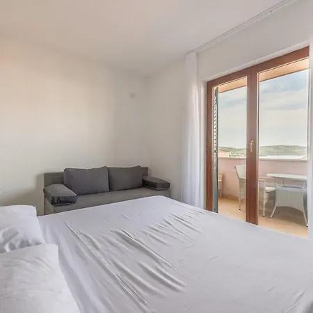 Apartments Ivana-Mira Guest house Okrug Gornji