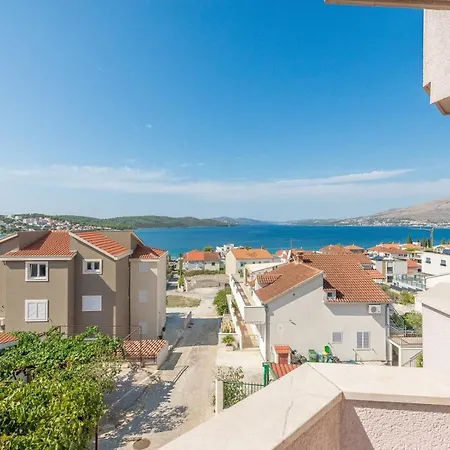 Apartments Ivana-Mira 3* Okrug Gornji