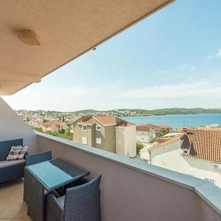 Apartments Ivana-Mira Guest house Okrug Gornji