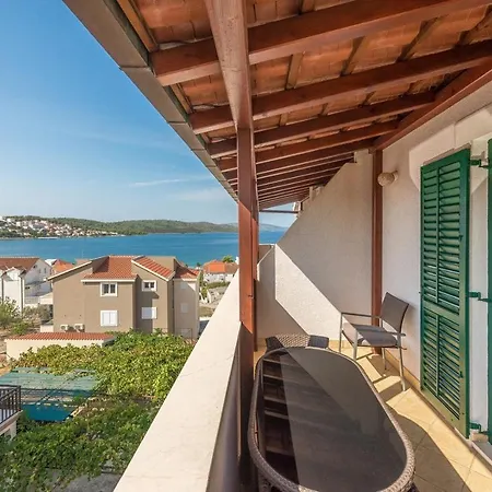Apartments Ivana-Mira 3* Okrug Gornji