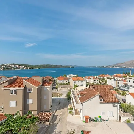 Apartments Ivana-Mira Guest house 3*